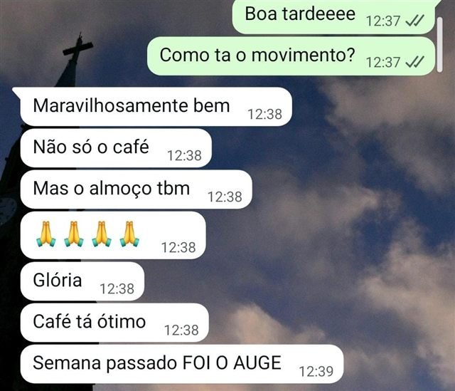 Print de conversa de WhatsApp: parceiro contando que o café e o almoço estão indo muito bem